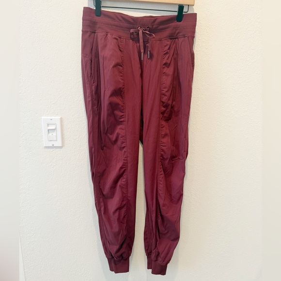LULULEMON Dance Studio Mid Rise Jogger Pants in Merlot size 8 - Picture 2 of 9